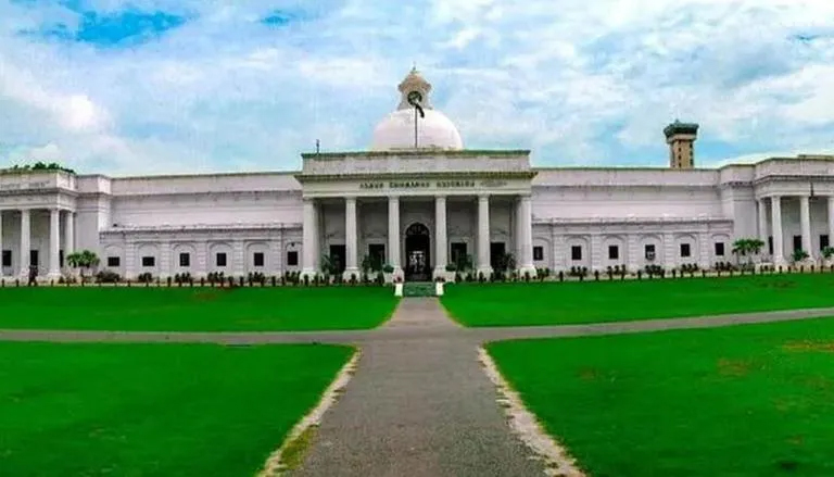 IIT Roorkee Students Claim Management Imposing Non-veg 'Food Plan', Accuses Mess Of Being 'Unhygienic’